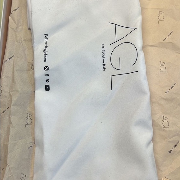 Agl MADE IN ITALY LEATHER Black Heeled Boots with Sleek Silhouette - Picture 12 of 12